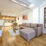 Hostel Urban & *