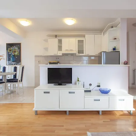 Хостел Urban & *