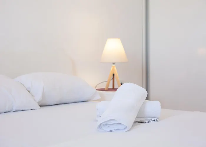 Urban & אכסניה