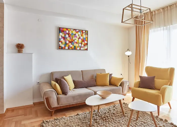 Urban & אכסניה *