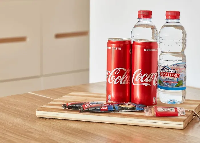 אכסניה Urban & *