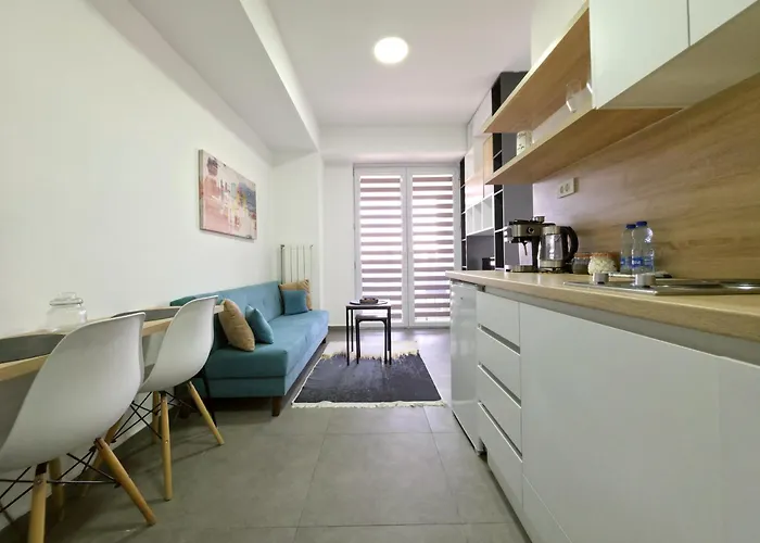 Urban & אכסניה סקופיה