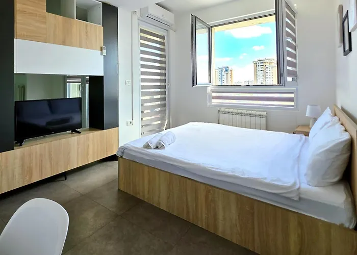 Urban & אכסניה סקופיה