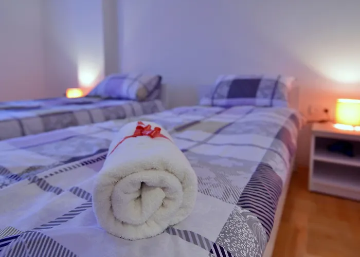 Urban & אכסניה