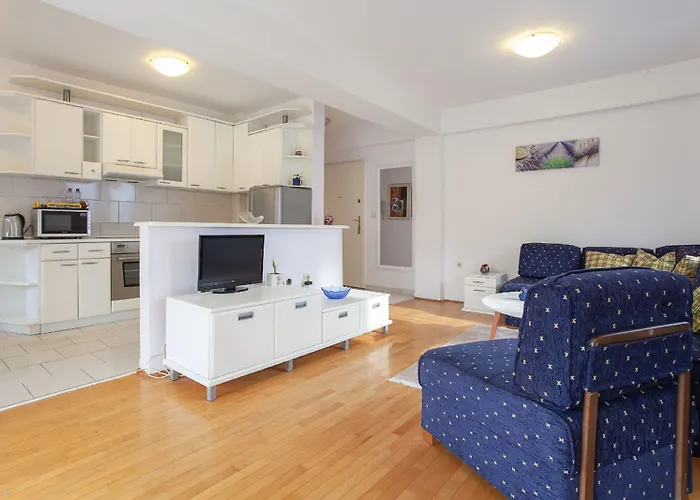 Urban & אכסניה