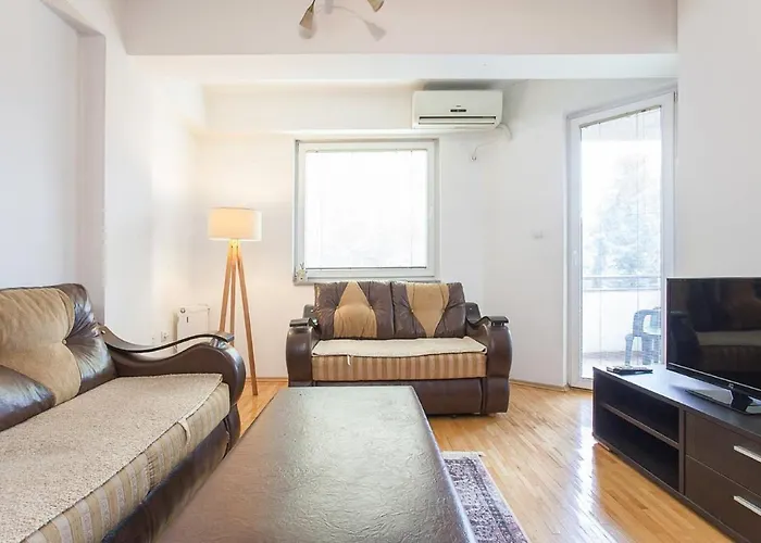 אכסניה Urban & *